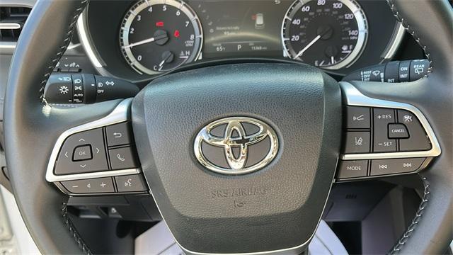 used 2024 Toyota Highlander car, priced at $42,889