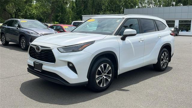 used 2023 Toyota Highlander car, priced at $40,995