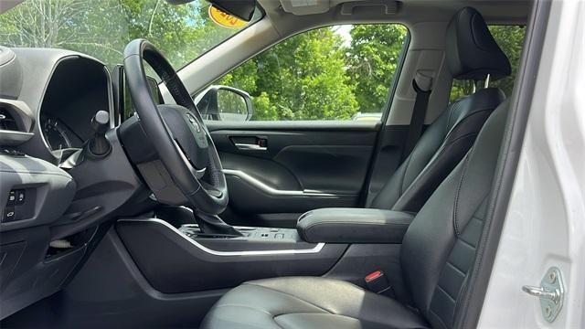 used 2023 Toyota Highlander car, priced at $40,995