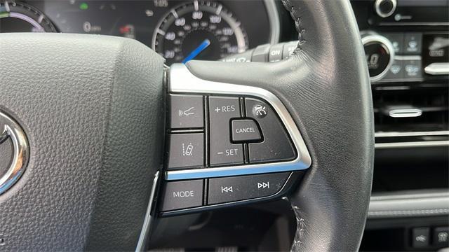 used 2021 Toyota Highlander Hybrid car, priced at $39,995