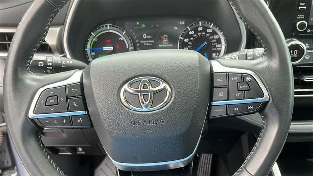 used 2021 Toyota Highlander Hybrid car, priced at $39,995