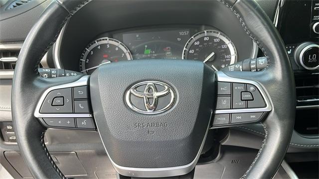 used 2022 Toyota Highlander car, priced at $37,995