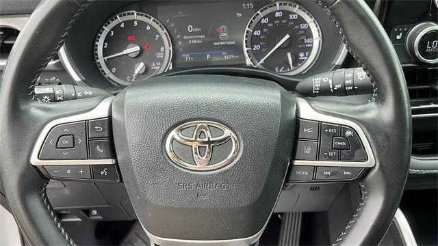 used 2022 Toyota Highlander car, priced at $35,995