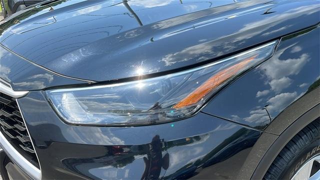 used 2022 Toyota Highlander car, priced at $32,695