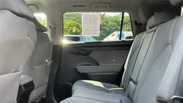 used 2022 Toyota Highlander car, priced at $32,695