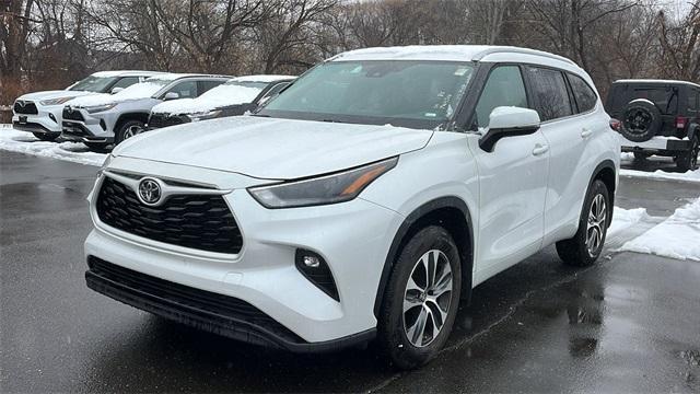 used 2024 Toyota Highlander car, priced at $43,869