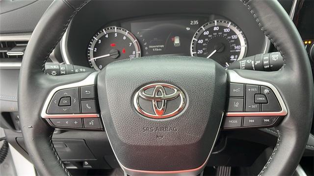 used 2024 Toyota Highlander car, priced at $43,869