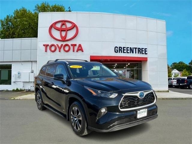 used 2022 Toyota Highlander Hybrid car, priced at $41,495