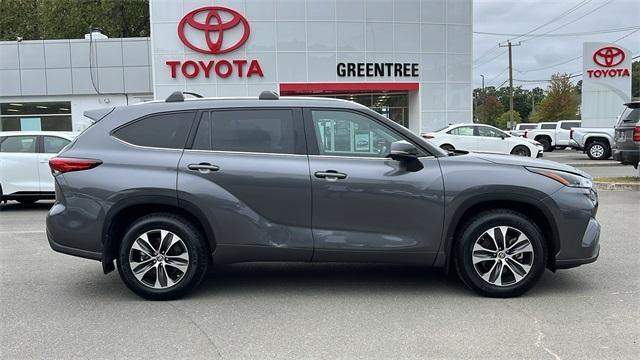 used 2021 Toyota Highlander car, priced at $34,995