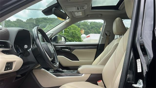used 2022 Toyota Highlander Hybrid car, priced at $39,452