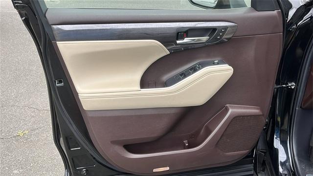 used 2022 Toyota Highlander Hybrid car, priced at $39,452