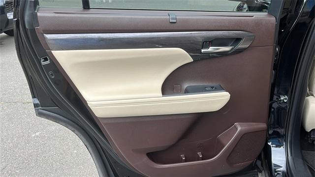 used 2022 Toyota Highlander Hybrid car, priced at $39,452