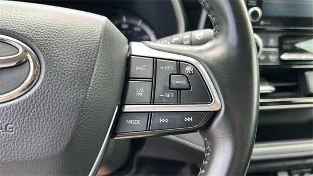 used 2021 Toyota Highlander car, priced at $35,995