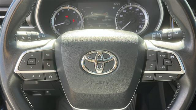 used 2023 Toyota Highlander car, priced at $37,995