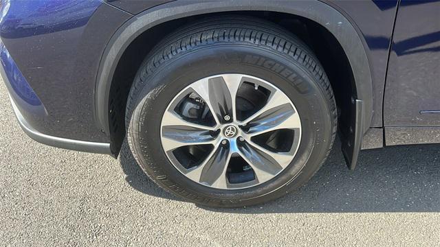 used 2023 Toyota Highlander car, priced at $37,995
