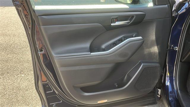 used 2023 Toyota Highlander car, priced at $37,995