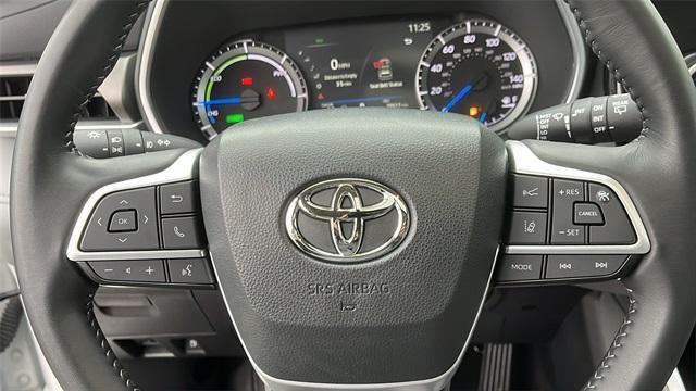 used 2023 Toyota Highlander Hybrid car, priced at $46,995