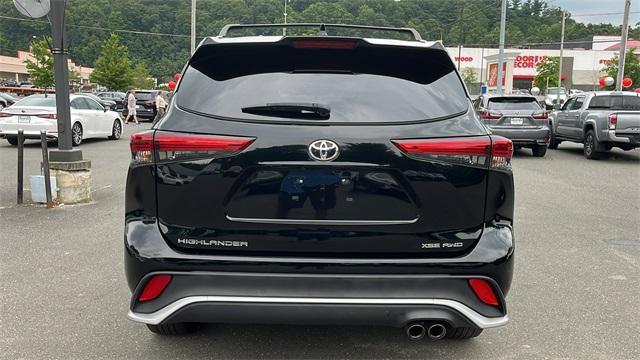 used 2022 Toyota Highlander car, priced at $41,295