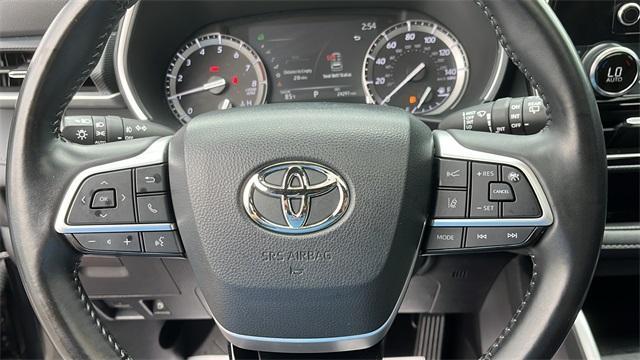 used 2022 Toyota Highlander car, priced at $41,295