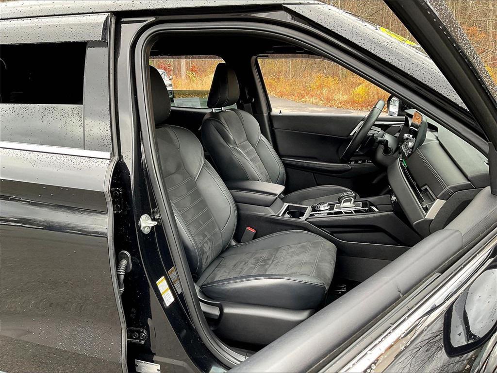 used 2023 Mitsubishi Outlander car, priced at $23,588