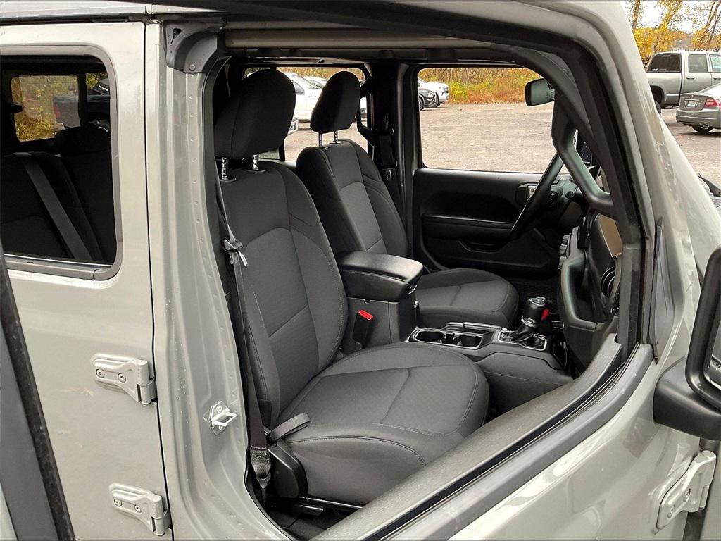 used 2022 Jeep Gladiator car, priced at $28,595