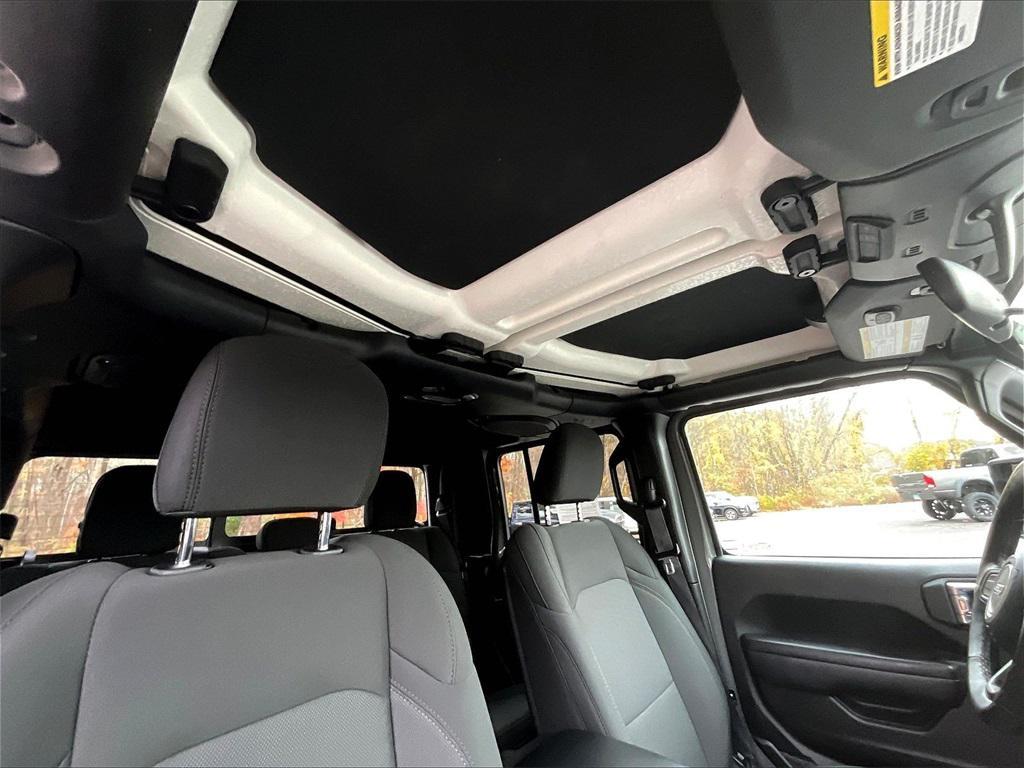 used 2022 Jeep Gladiator car, priced at $28,595