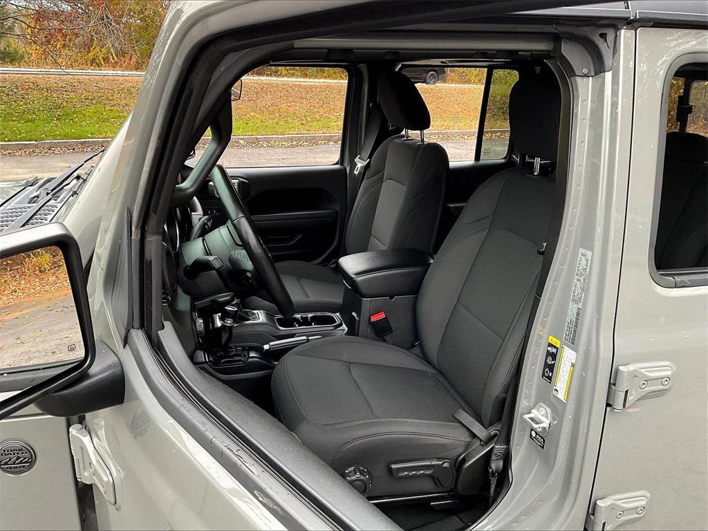 used 2022 Jeep Gladiator car, priced at $28,595