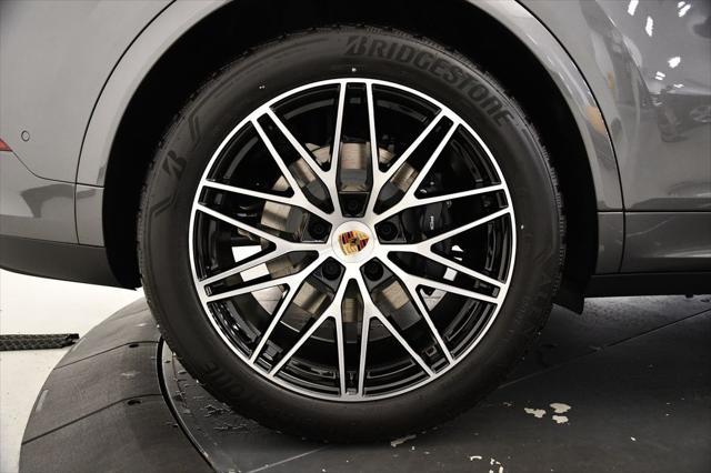 new 2025 Porsche Cayenne car, priced at $109,695