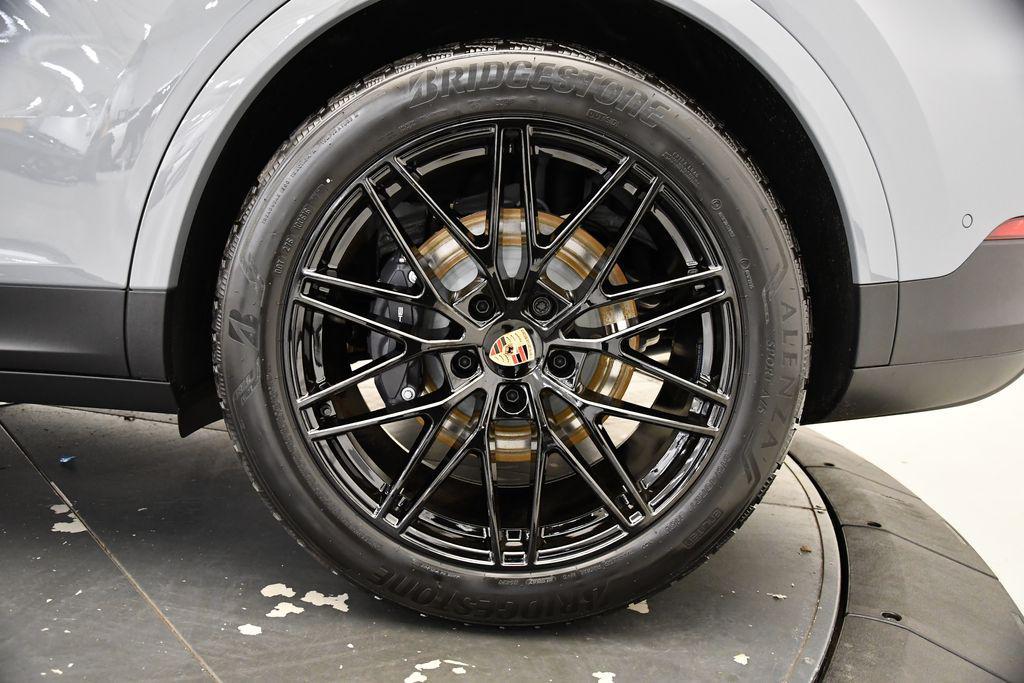 new 2025 Porsche Cayenne car, priced at $103,355