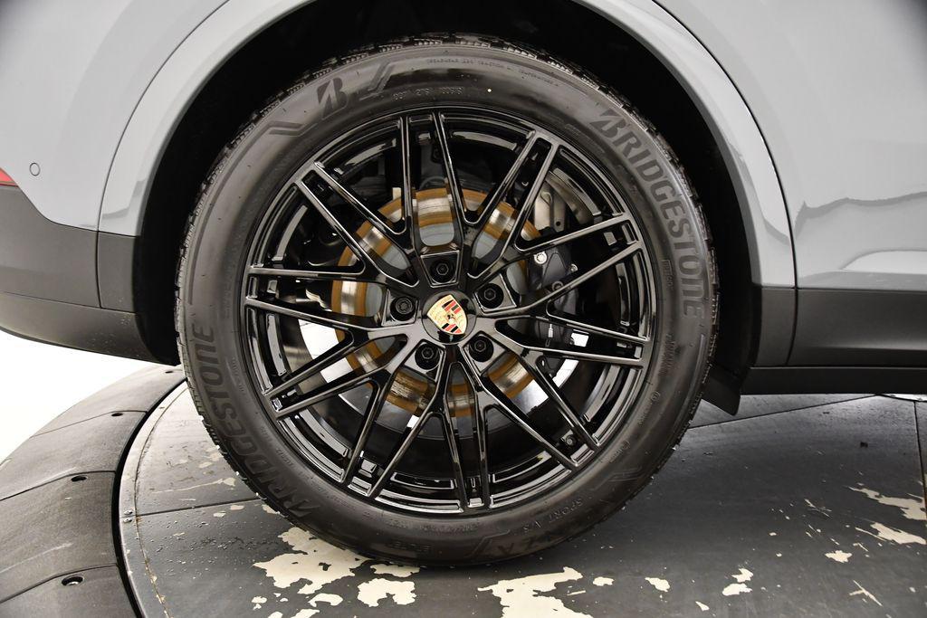 new 2025 Porsche Cayenne car, priced at $103,355