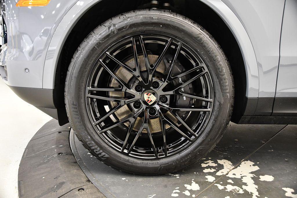 new 2025 Porsche Cayenne car, priced at $111,245