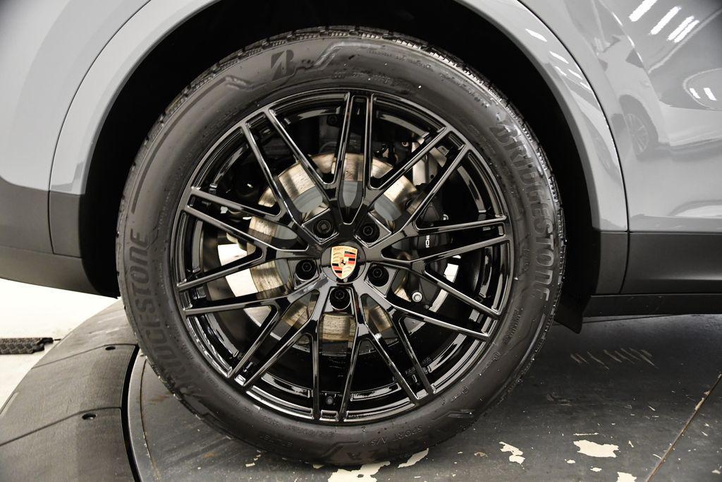 new 2025 Porsche Cayenne car, priced at $111,245