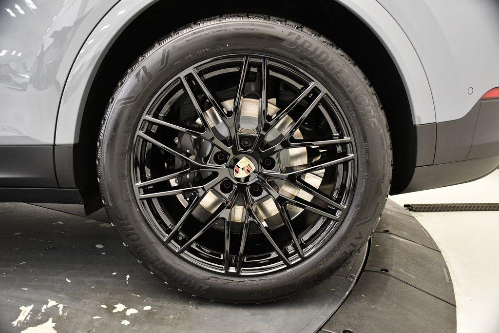 new 2025 Porsche Cayenne car, priced at $111,245