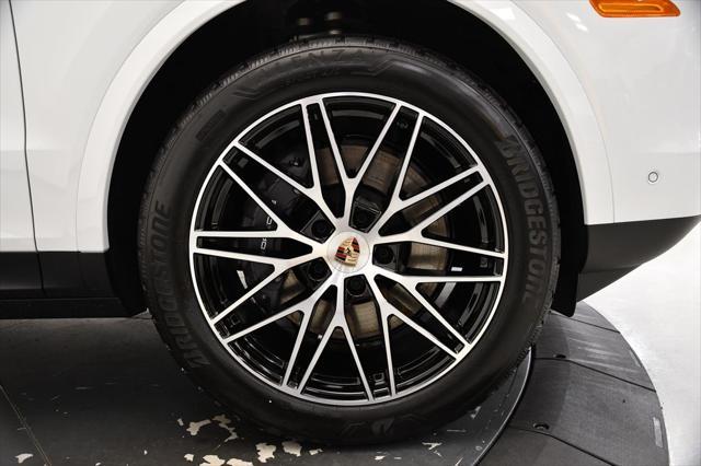 new 2025 Porsche Cayenne car, priced at $106,725