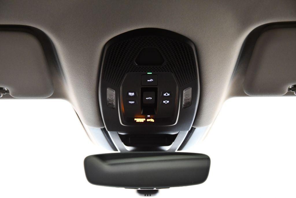 new 2025 Porsche Cayenne car, priced at $102,685