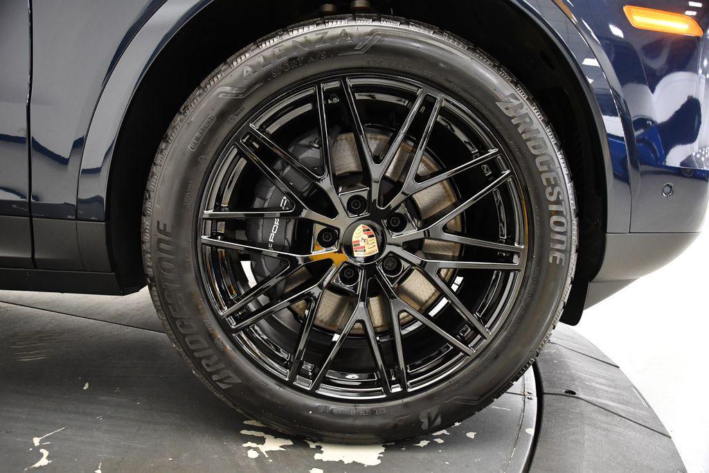 new 2025 Porsche Cayenne car, priced at $102,685