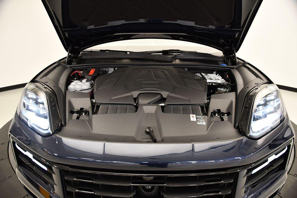 new 2025 Porsche Cayenne car, priced at $102,685