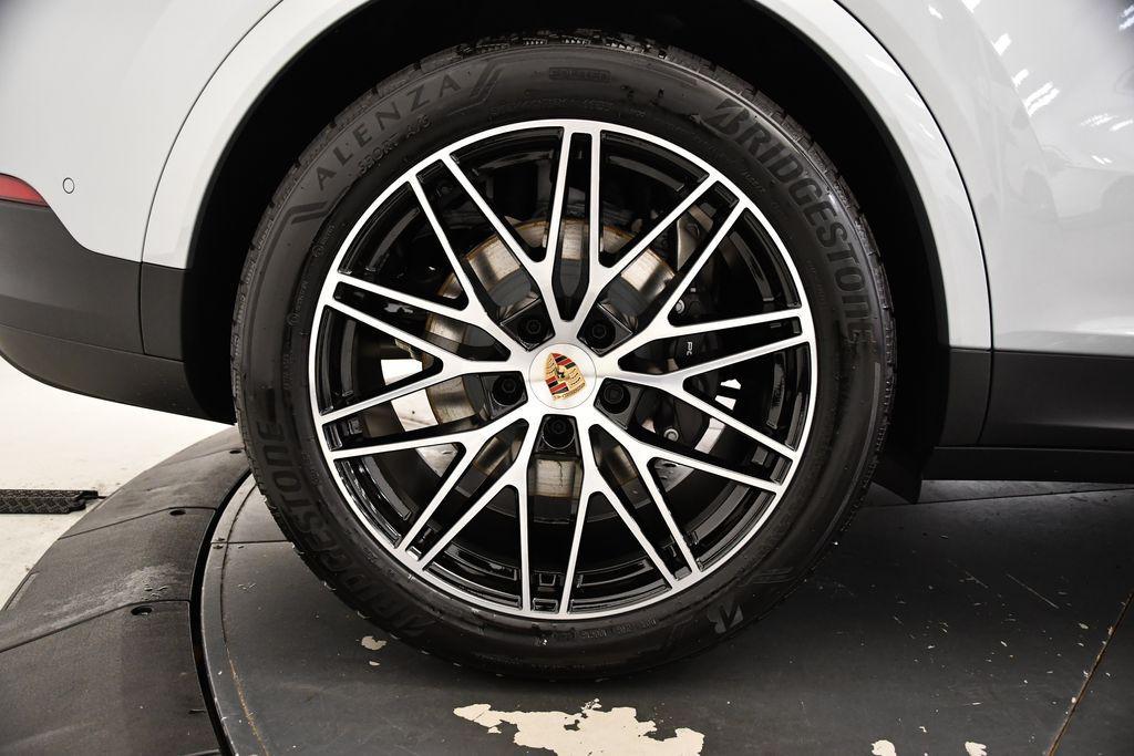 new 2025 Porsche Cayenne car, priced at $108,125