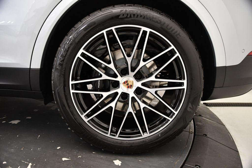 new 2025 Porsche Cayenne car, priced at $108,125