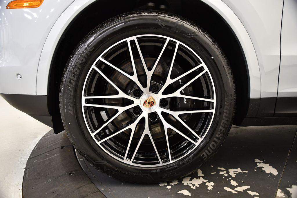 new 2025 Porsche Cayenne car, priced at $108,125