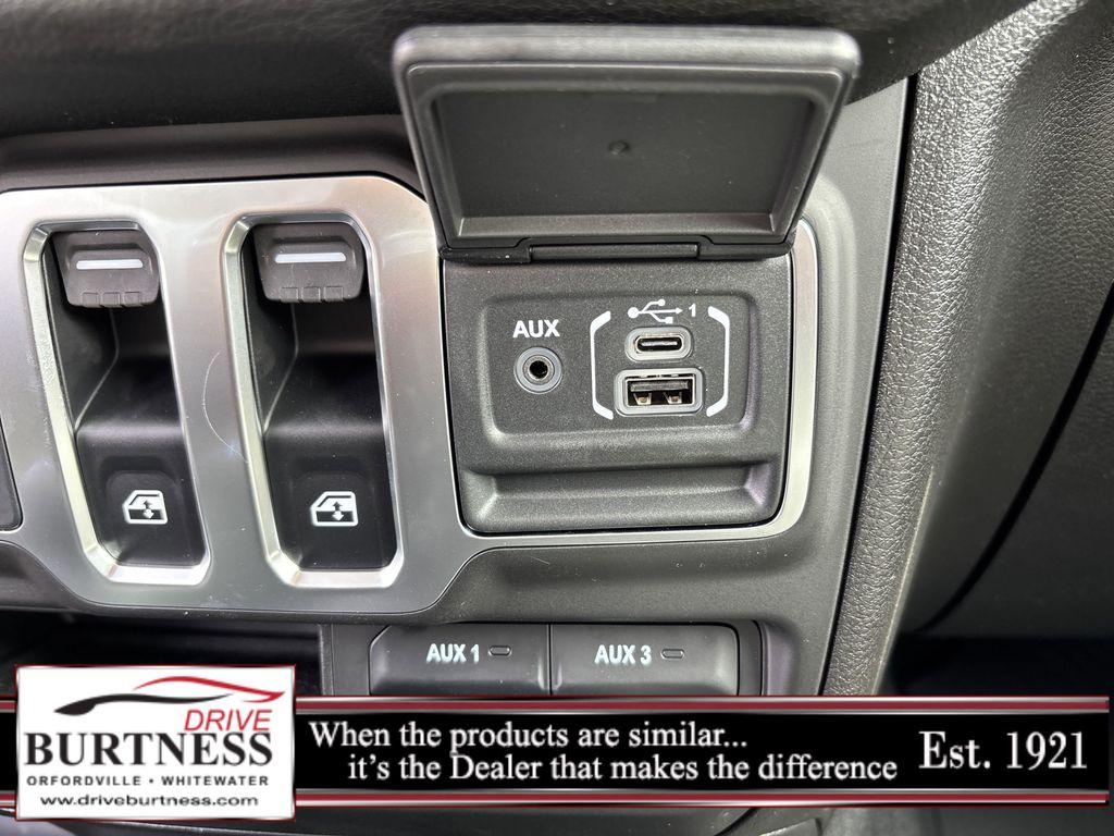 new 2025 Jeep Wrangler car, priced at $44,870