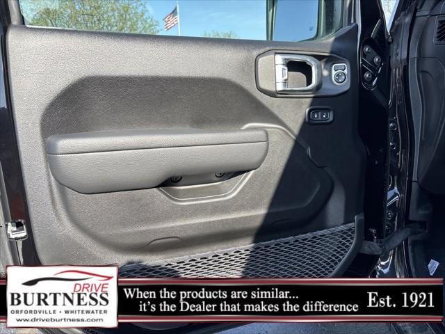new 2024 Jeep Gladiator car, priced at $40,871