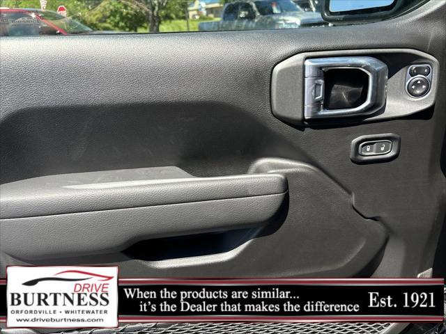 new 2024 Jeep Gladiator car, priced at $43,980