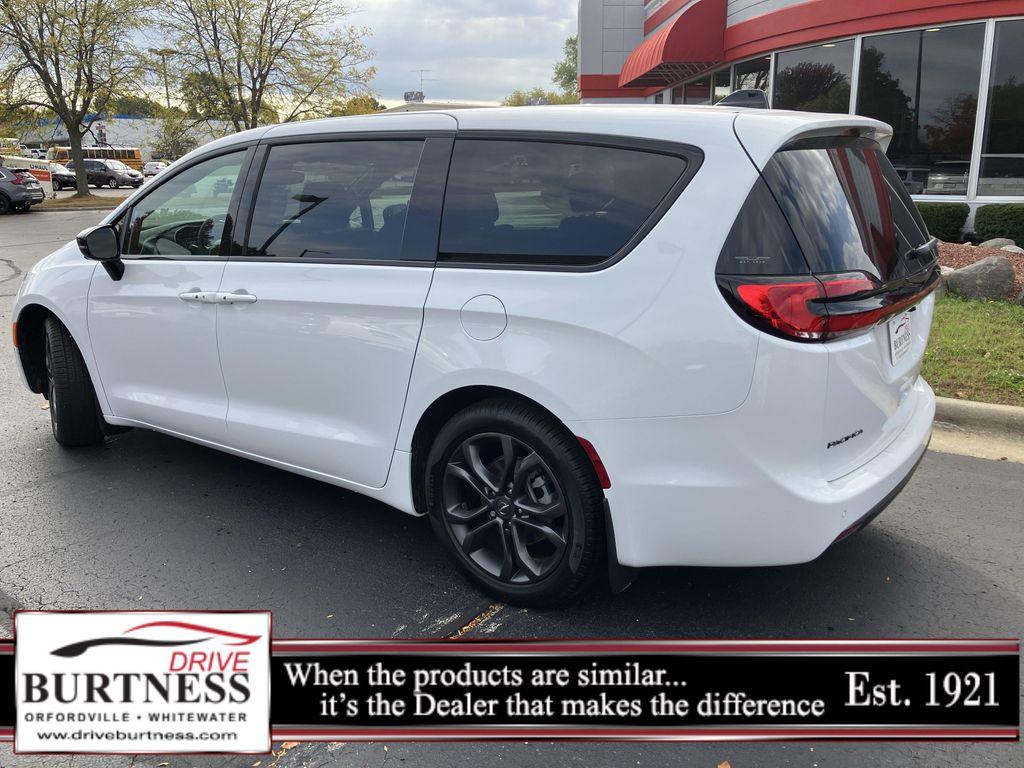 new 2026 Chrysler Pacifica car, priced at $42,944