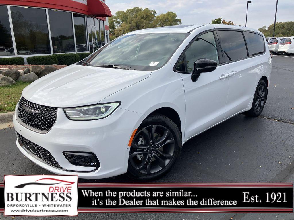 new 2026 Chrysler Pacifica car, priced at $42,944