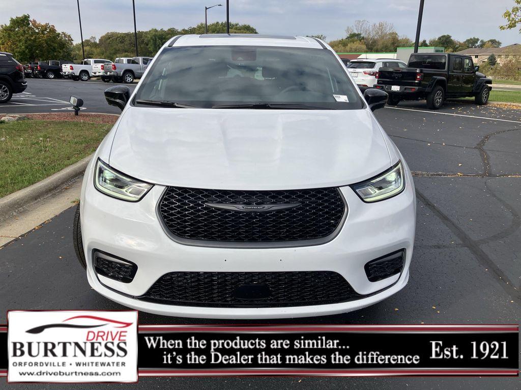 new 2026 Chrysler Pacifica car, priced at $42,944