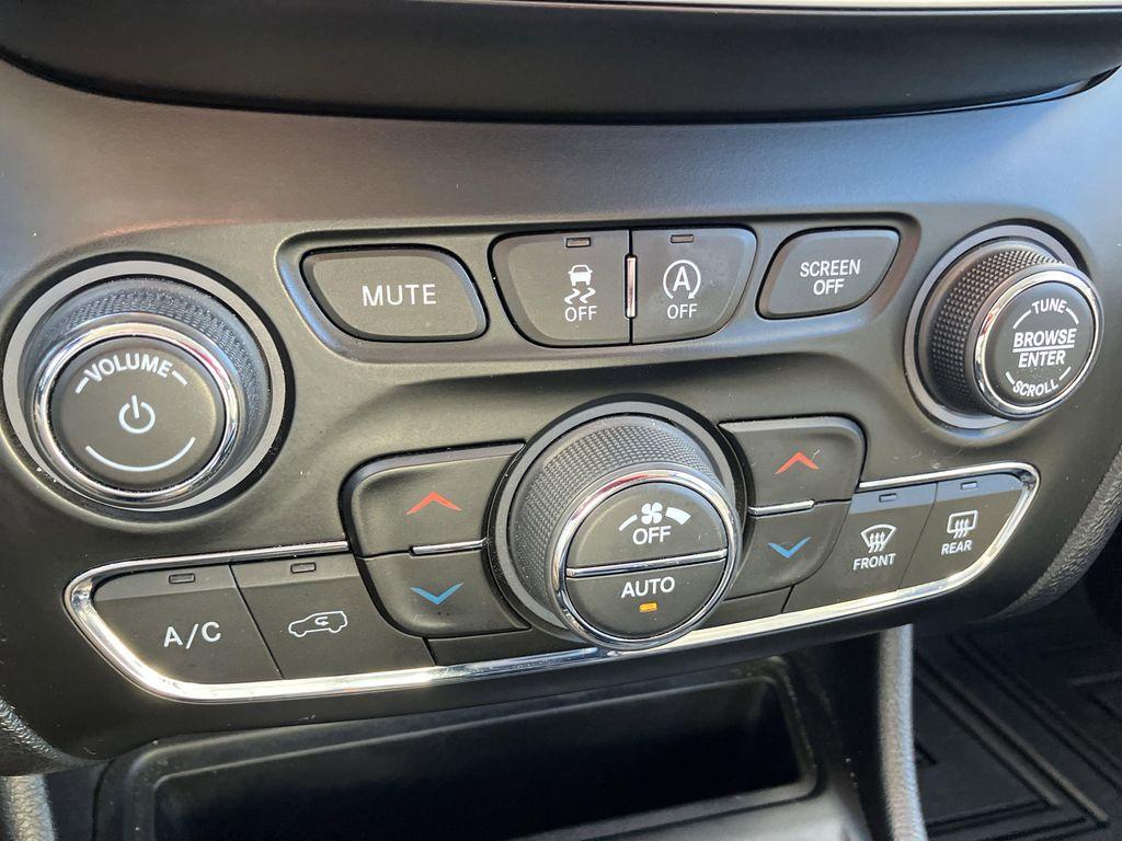 used 2020 Jeep Cherokee car, priced at $17,988