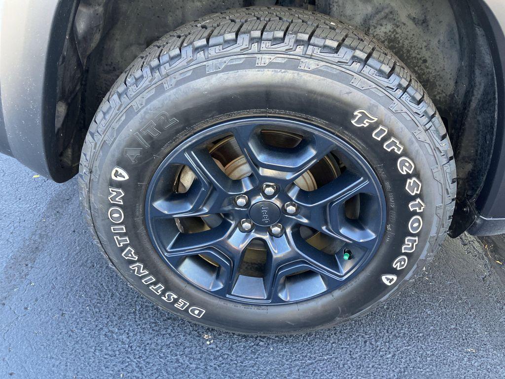 used 2020 Jeep Cherokee car, priced at $17,988