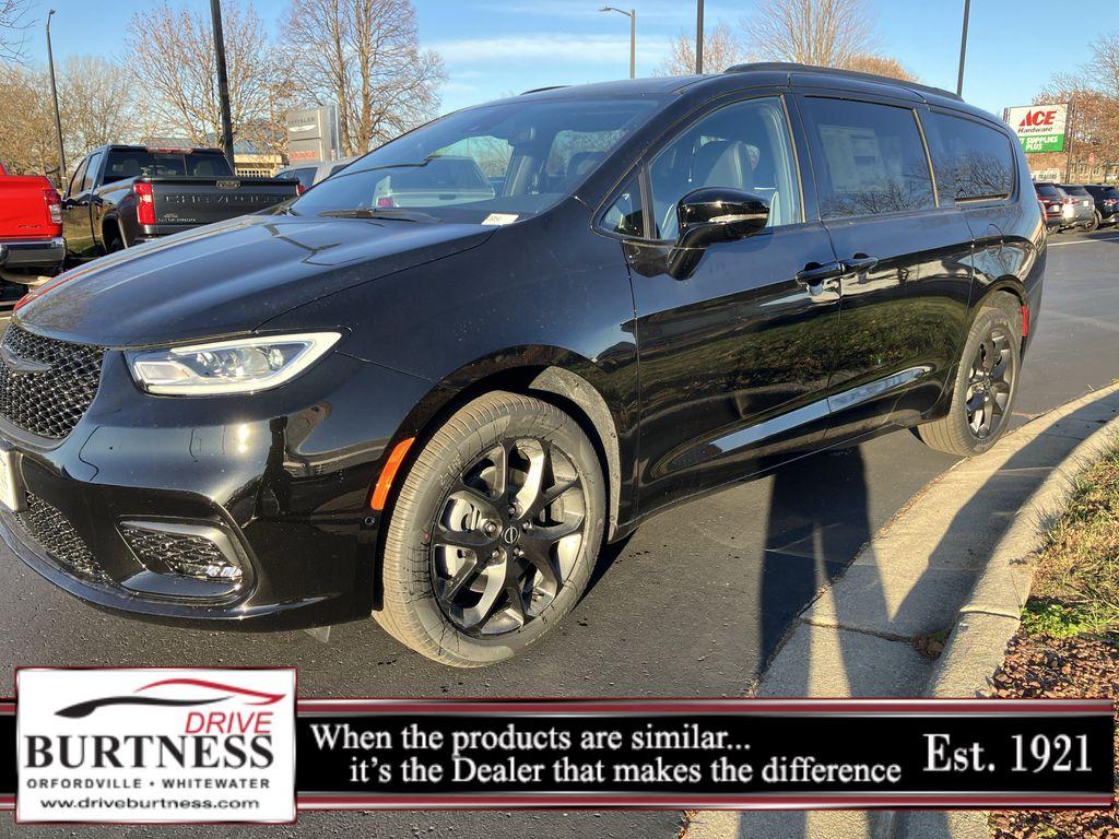 new 2026 Chrysler Pacifica car, priced at $54,715