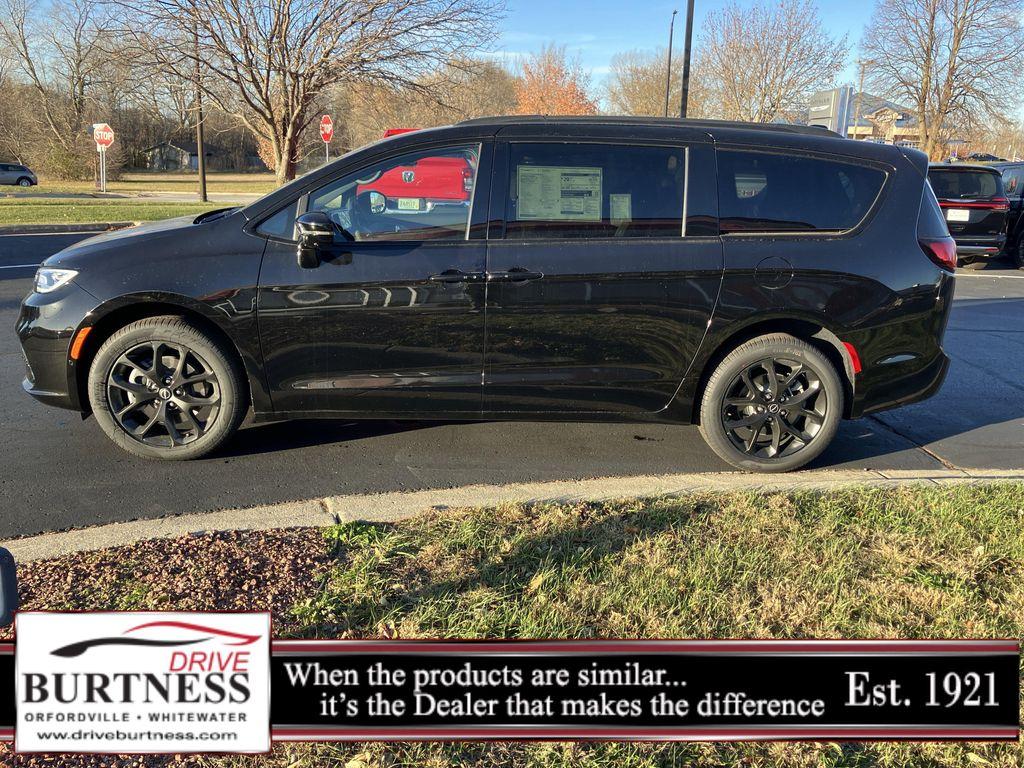 new 2026 Chrysler Pacifica car, priced at $54,715